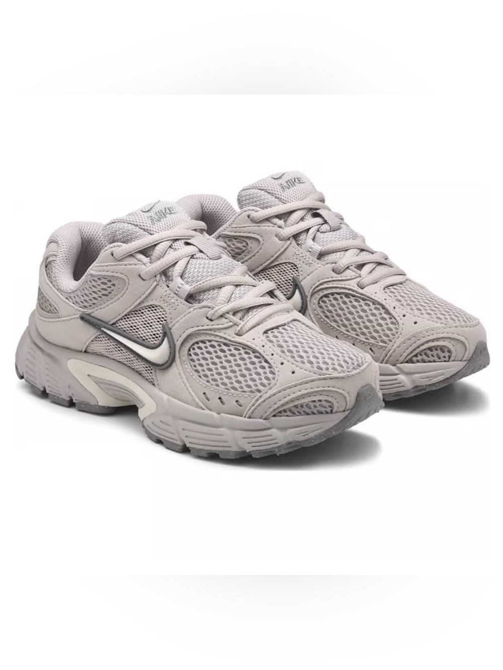 NEW IN BOX Nike V5 rnr women's size 8